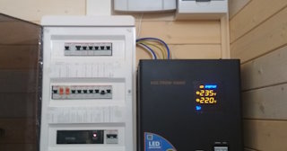 Установка и подключение стабилизаторов напряжения от 560 руб в Полевском - ЭлектроПлв